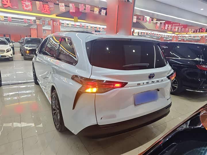 Фото 6 - Toyota Sienna