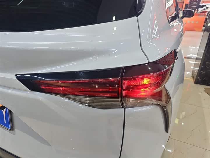 Фото 8 - Toyota Sienna