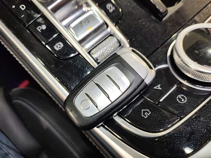 Фото 9 - Hongqi H9