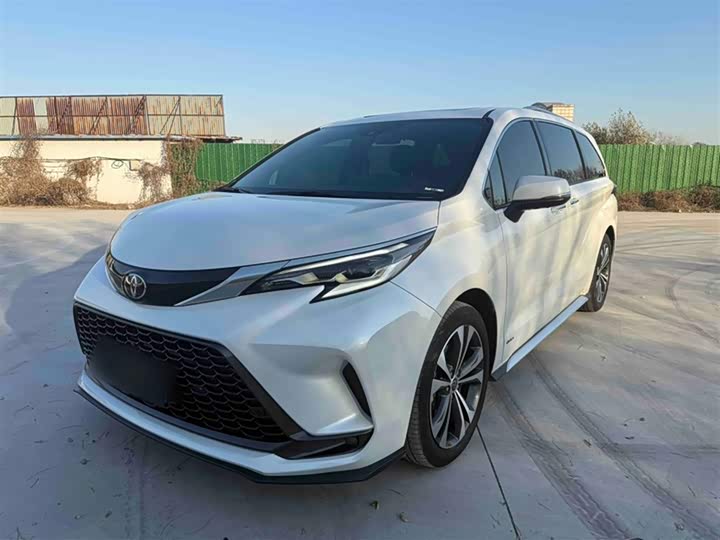 Фото 1 - Toyota Granvia