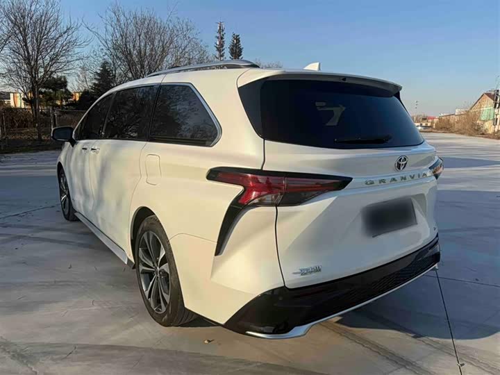 Фото 6 - Toyota Granvia