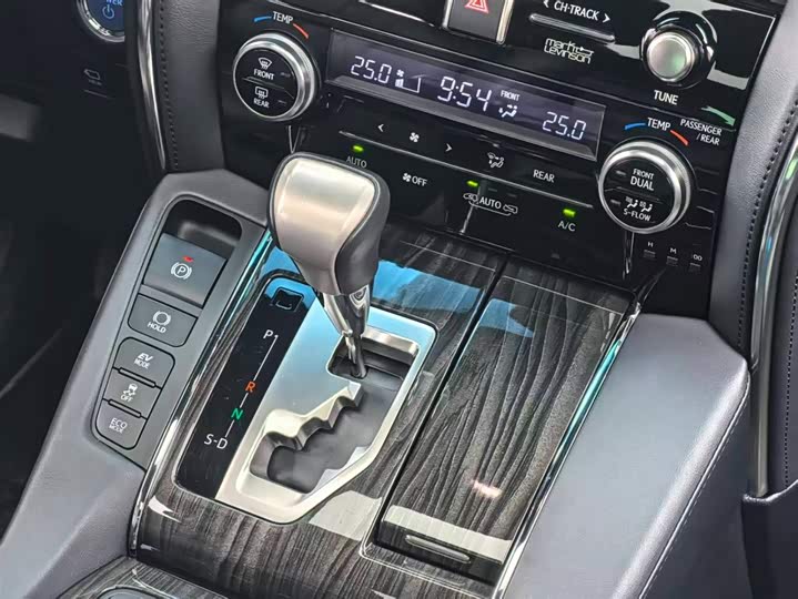 Фото 5 - Lexus LM