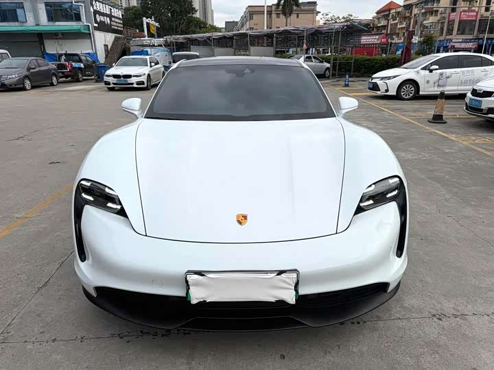 Фото 2 - Porsche Taycan