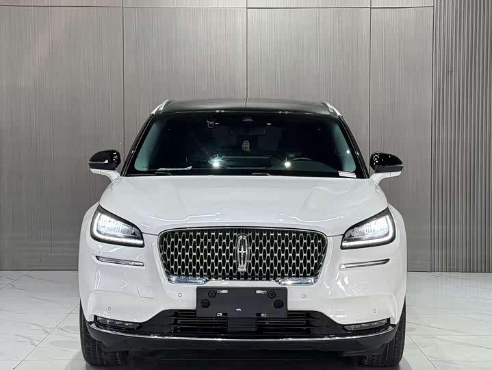 Фото 2 - Lincoln Corsair