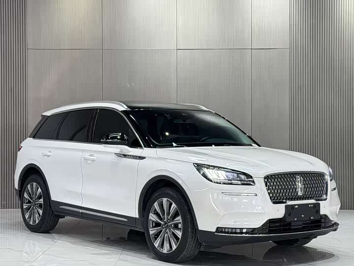 Фото 3 - Lincoln Corsair