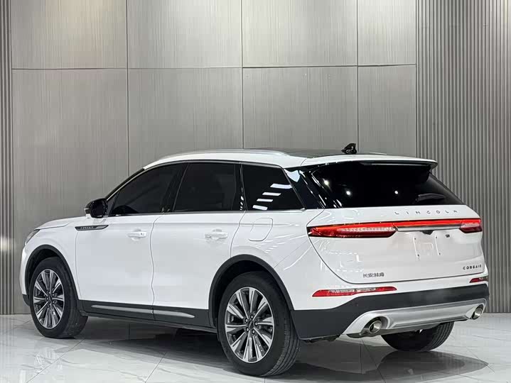 Фото 4 - Lincoln Corsair