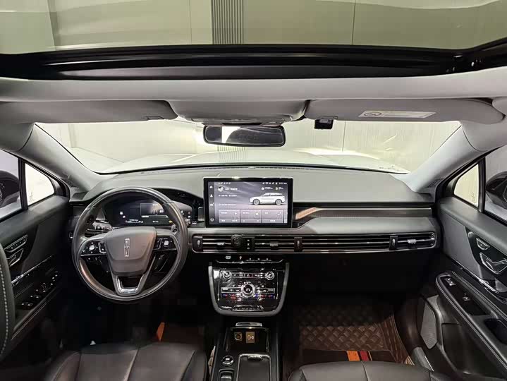 Фото 8 - Lincoln Corsair