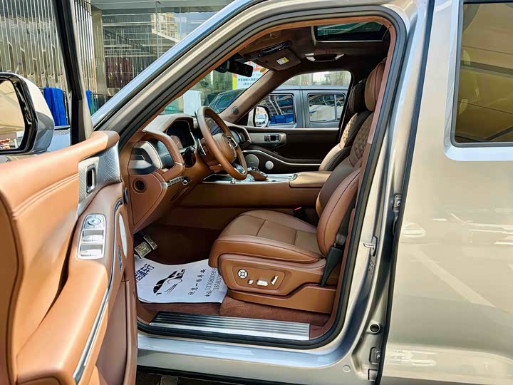 Фото 5 - Tank 700 Hybrid