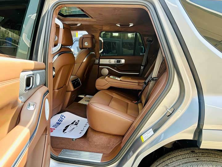 Фото 7 - Tank 700 Hybrid