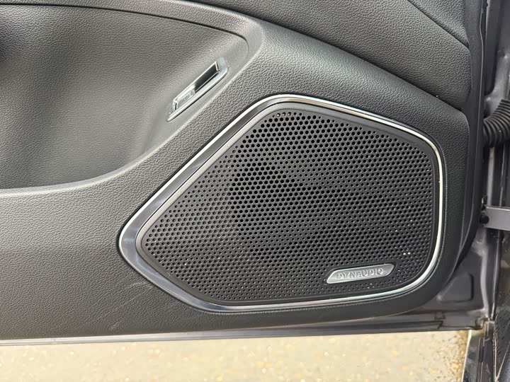 Фото 8 - Hongqi H5