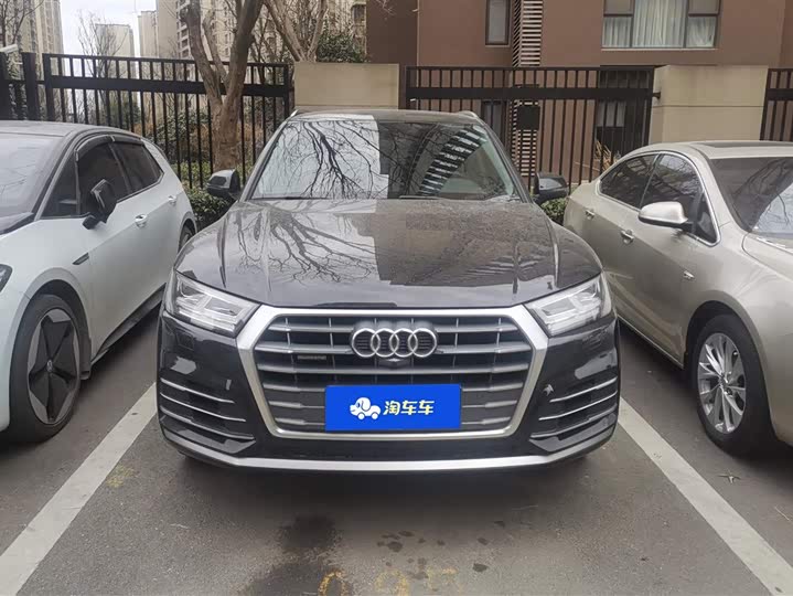 Фото 2 - Audi Q5L