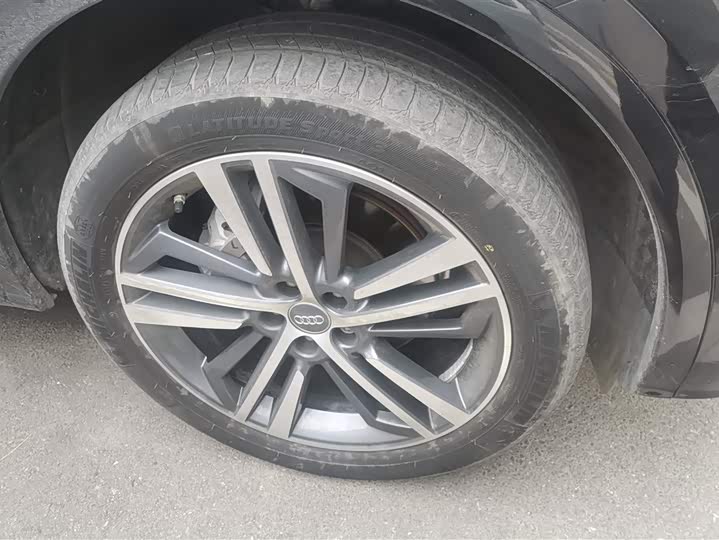 Фото 6 - Audi Q5L