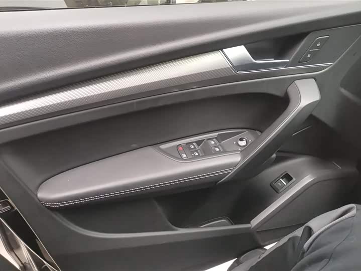 Фото 7 - Audi Q5L