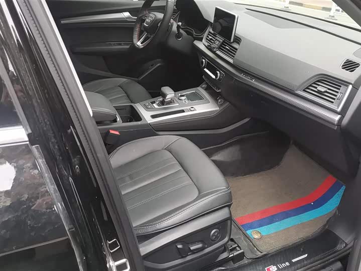 Фото 8 - Audi Q5L