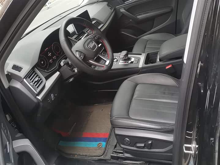 Фото 9 - Audi Q5L