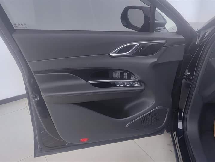 Фото 7 - Hongqi HS3 Hybrid