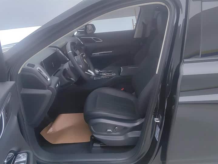 Фото 9 - Hongqi HS3 Hybrid