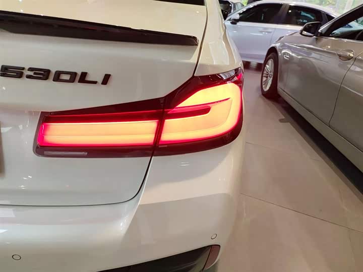 Фото 8 - BMW 5 Series