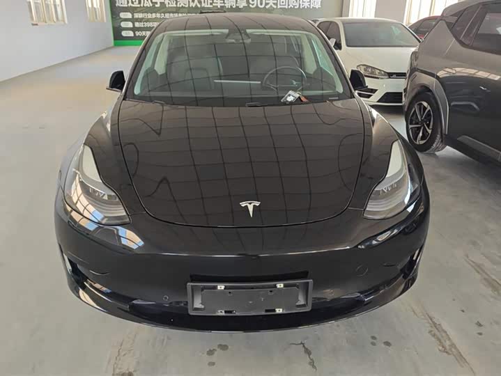 Фото 2 - Tesla Model 3