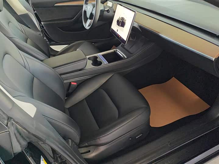 Фото 8 - Tesla Model 3