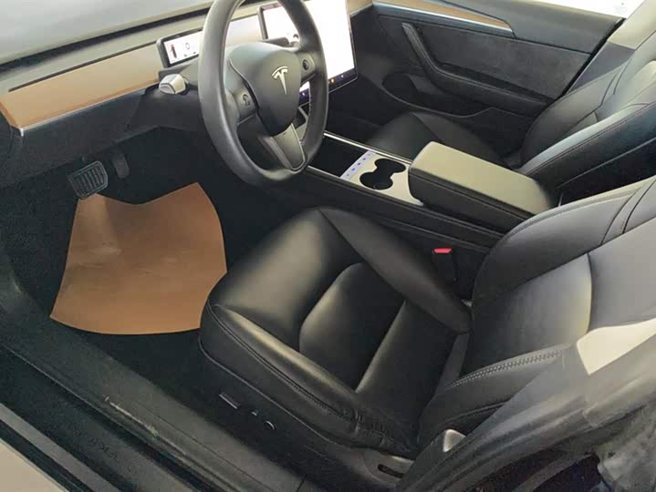 Фото 9 - Tesla Model 3