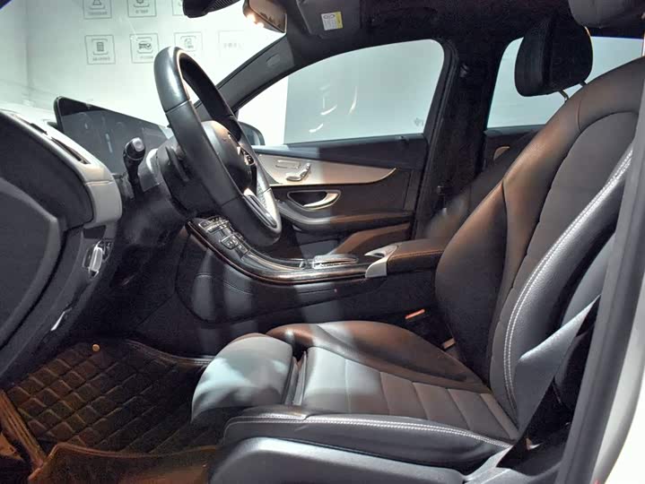 Фото 8 - Mercedes-Benz EQC