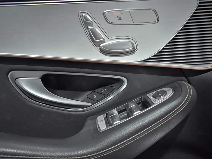 Фото 9 - Mercedes-Benz EQC