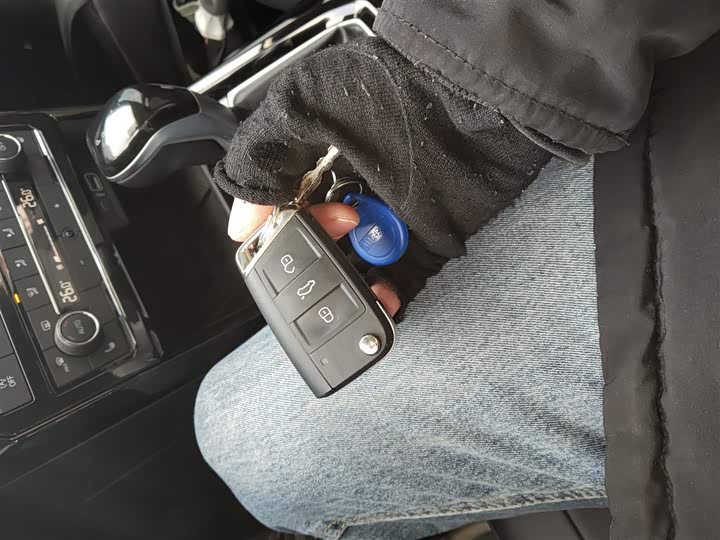 Фото 9 - Volkswagen Tharu