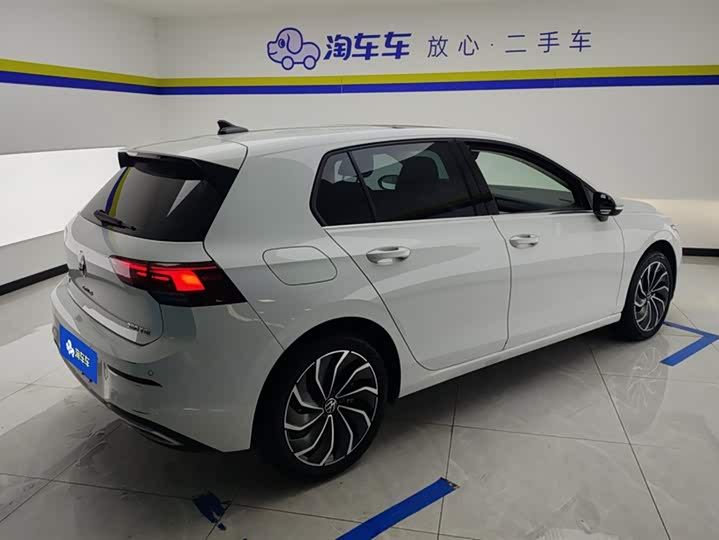 Фото 3 - Volkswagen Golf