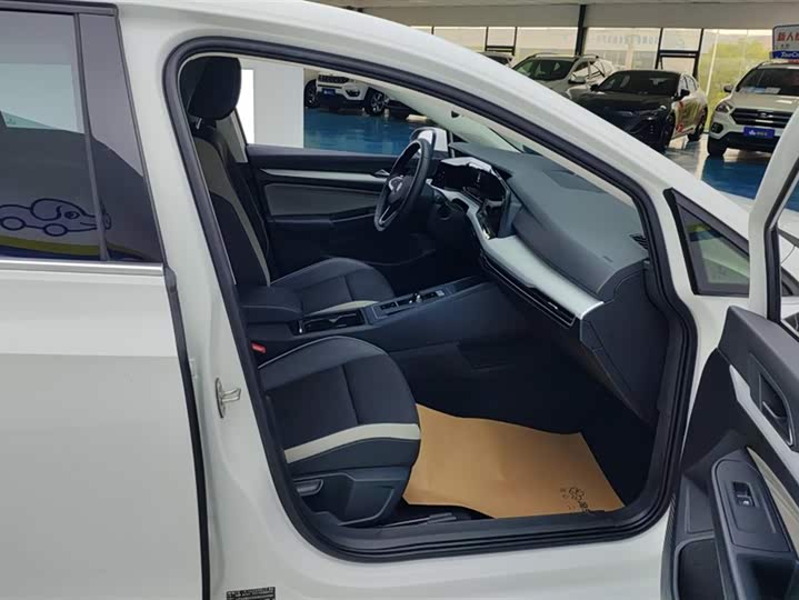 Фото 8 - Volkswagen Golf