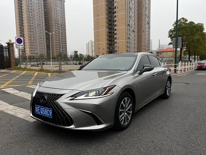 Фото 3 - Lexus ES