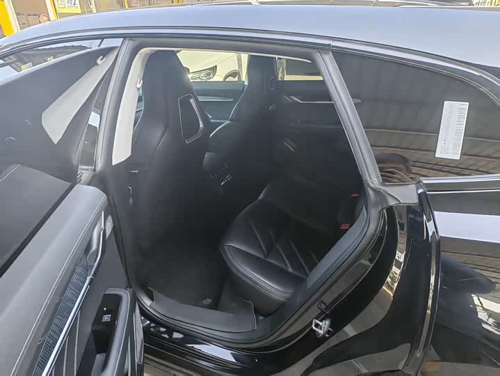 Фото 6 - Zeekr 001