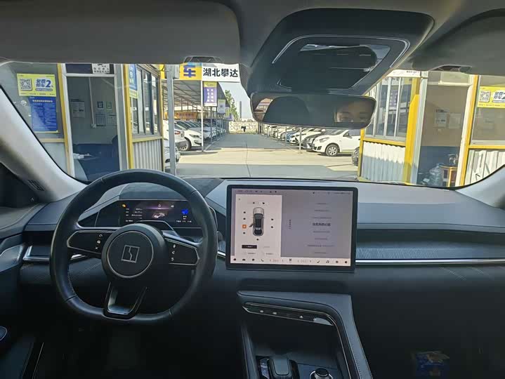 Фото 8 - Zeekr 001