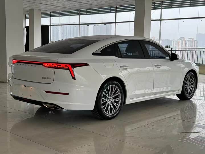 Фото 7 - Bestune B70