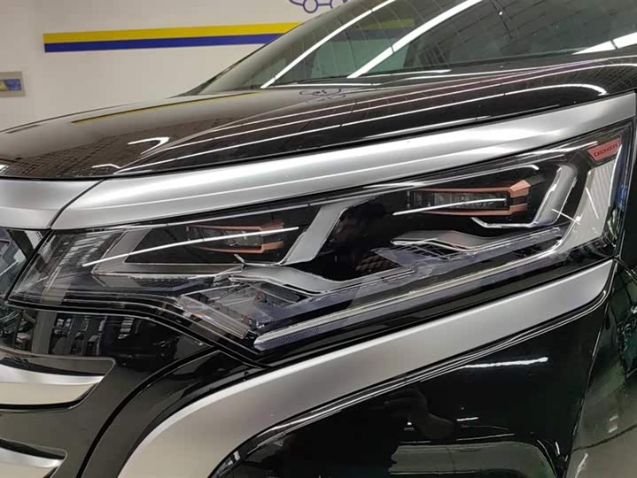 Фото 5 - Denza D9