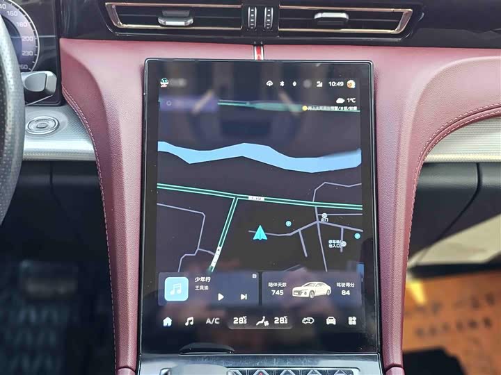 Фото 8 - Hongqi H5