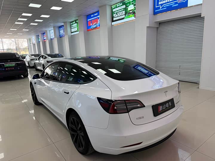 Фото 4 - Tesla Model 3