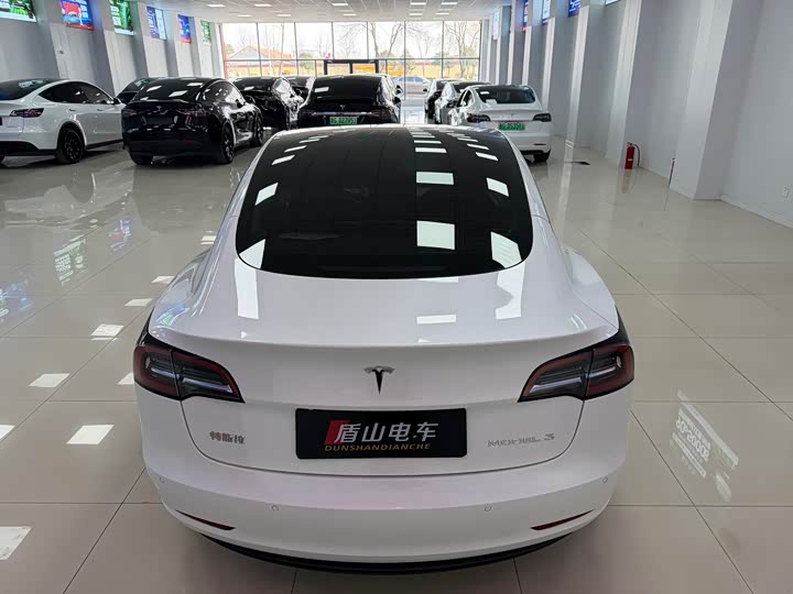 Фото 5 - Tesla Model 3