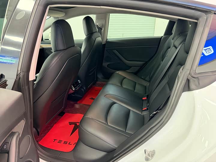 Фото 9 - Tesla Model 3