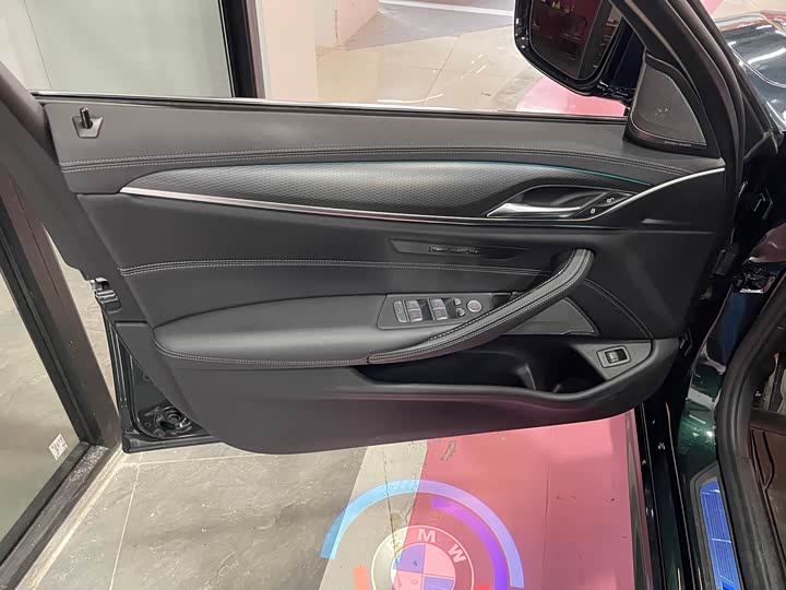 Фото 6 - BMW 5 Series