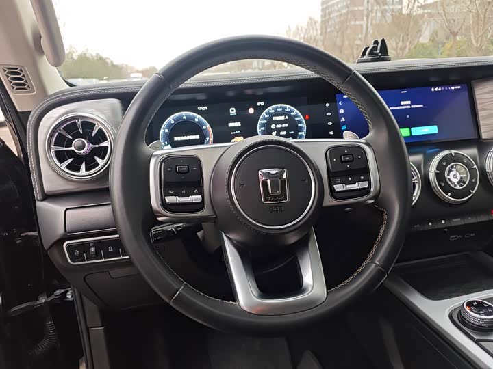 Фото 6 - Tank 300