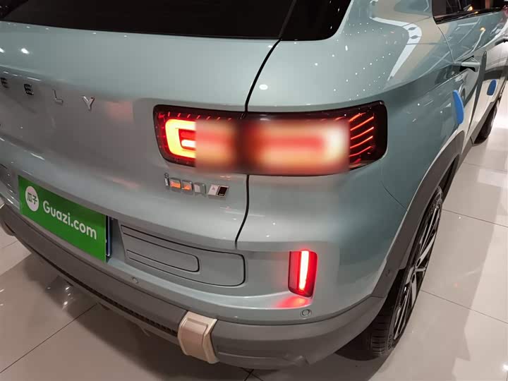 Фото 8 - Geely Icon