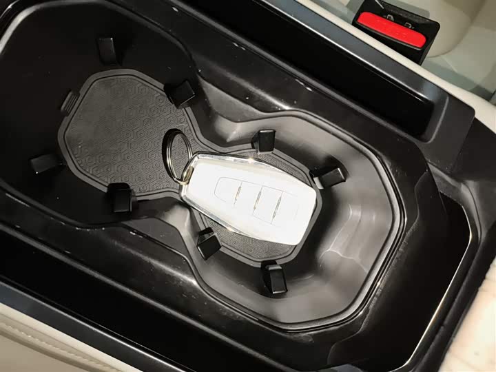 Фото 9 - Geely Icon