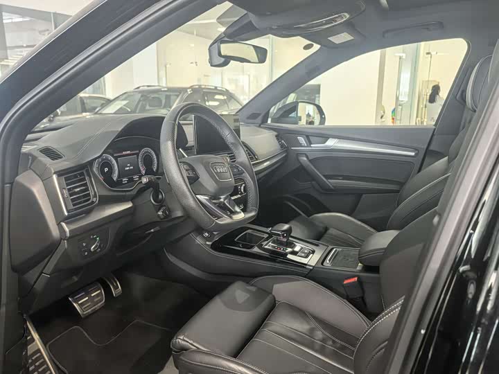 Фото 8 - Audi Q5L