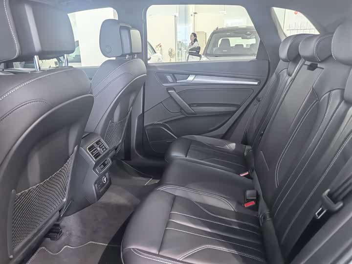 Фото 9 - Audi Q5L