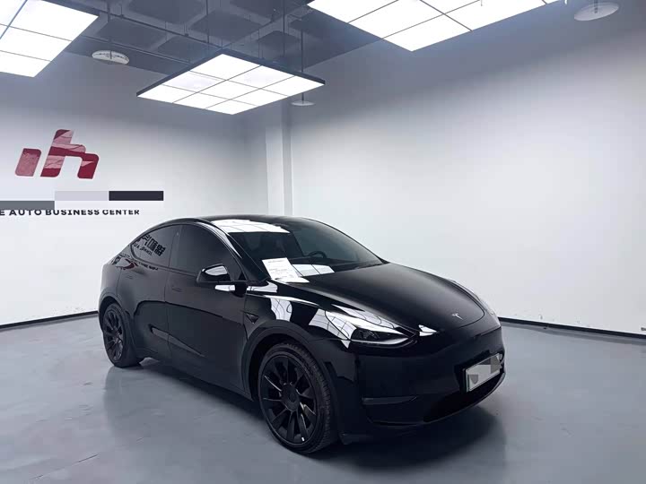 Фото 3 - Tesla Model Y