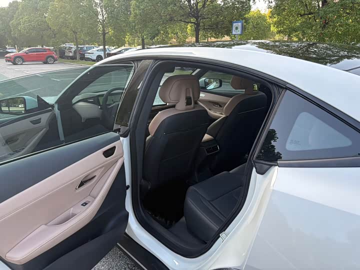 Фото 9 - Changan Deepal SL03