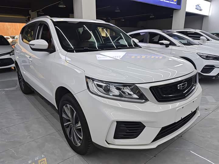 Фото 4 - Geely Vision X6