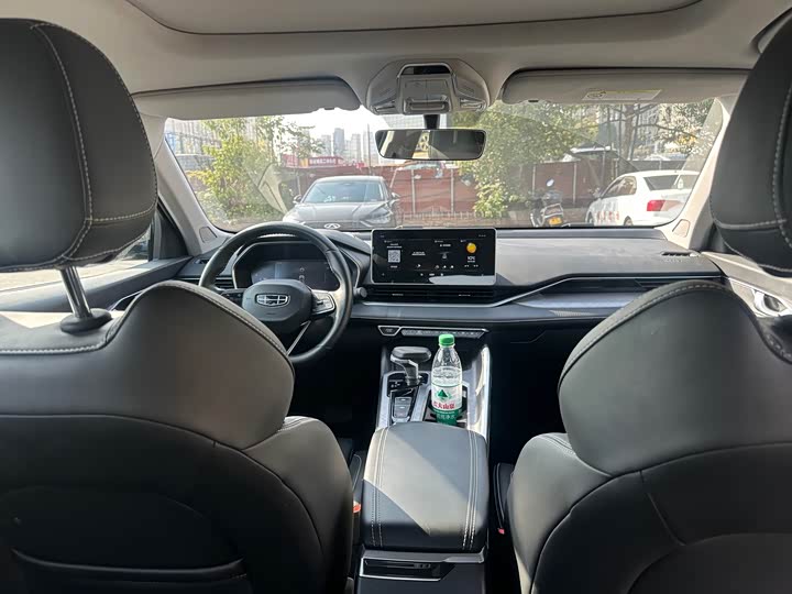 Фото 4 - Geely Preface