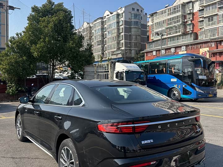 Фото 6 - Geely Preface